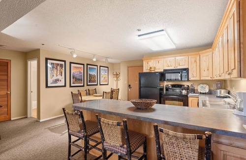 Downtown Condo | North Of Nell, Unit 2k
