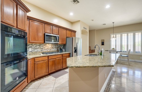 Norterra House | North Phoenix Single-Level Retreat: Work & Relax!