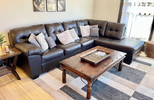 Two Harbors House | North Shore Escape 3 Queen Rooms, Walkable to Beach & Shops