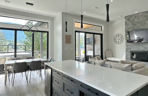Lake Cowichan House | North Shore Haven