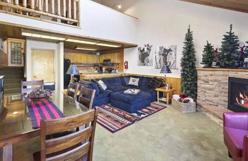 Two Harbors House | North Shore Nirvana: Lakefront, Deck, Fireplace, Beach