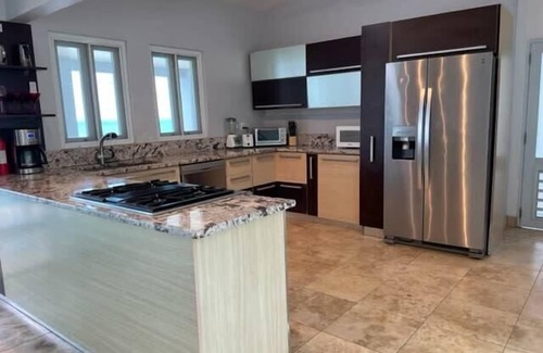 Bravos de Boston House | North Shore Pointe - Spectacular Ocean Front