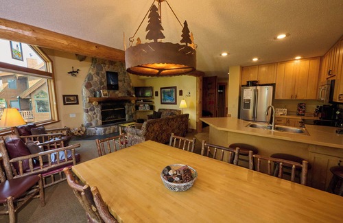 Lutsen House | "North Shore Retreat" Lutsen 5 Bed/4 Bath, Sleeps 14, Ski in - Ski out