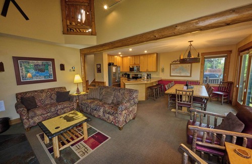 Lutsen House | "North Shore Retreat" Lutsen 5 Bed/4 Bath, Sleeps 14, Ski in - Ski out