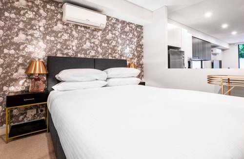 North Sydney Apartment | North Sydney 1-Bed Studio Moments from Shops