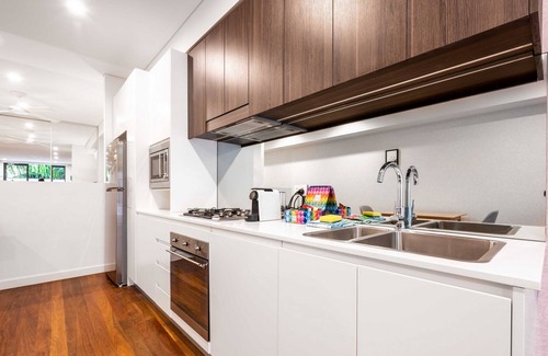 North Sydney Apartment | North Sydney 1-Bed Studio Moments from Shops