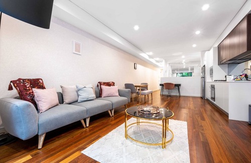 North Sydney Apartment | North Sydney 1-Bed Studio Moments from Shops