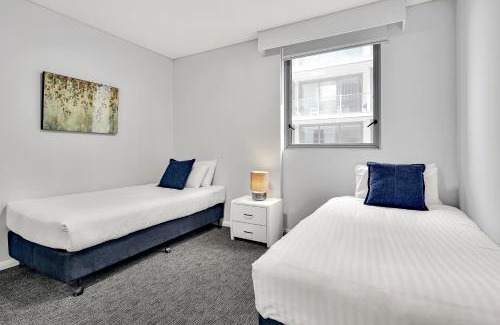 North Sydney Apartment | North Sydney Large Two Bedroom MIL2252402