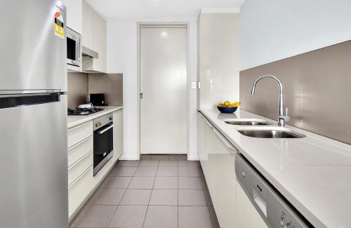 North Sydney Apartment | North Sydney Large Two Bedroom MIL2252402