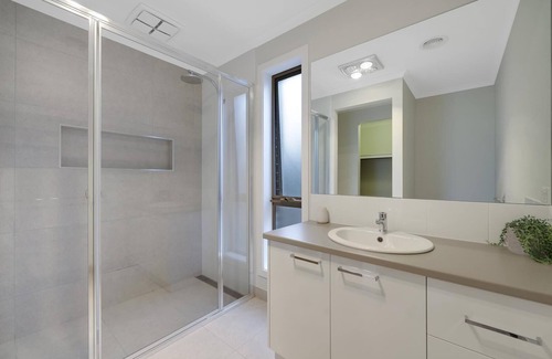Warrnambool House | North Warrnambool Retreat - Well appointed 4 bedroom, 2 bathroom house in North Warrnambool.