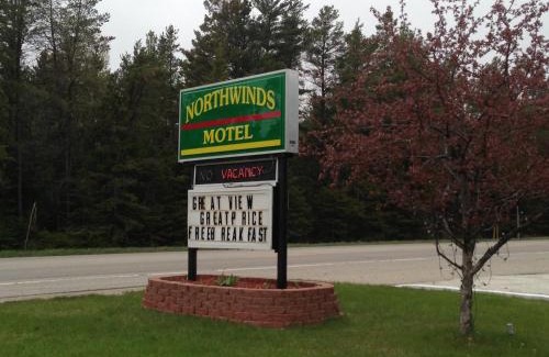 Mackinaw City Hotel | North Winds Motel