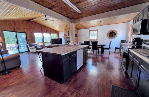 Buckhorn Cottage | Northern Lights on Buckhorn Lake