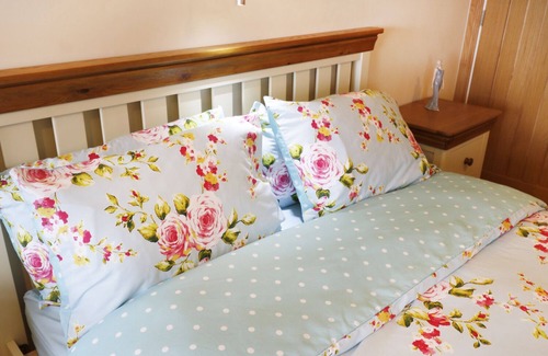 Newton Ferrers Cottage | NORTHLANDS COUNTRY COTTAGE WITH HOT TUB, with hot tub in Brixton