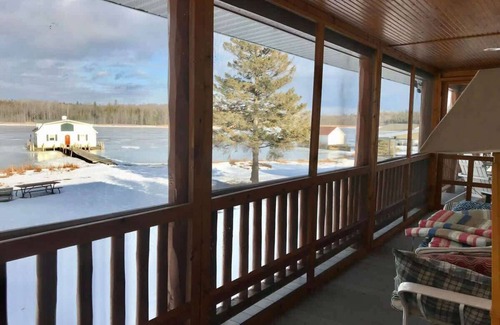 Cedarville House | 'Northside' Cottage w screened in porch