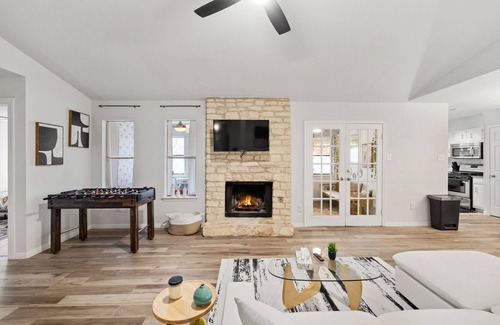 Anderson Mill Village House | Northside Stay W King Beds + Grill!