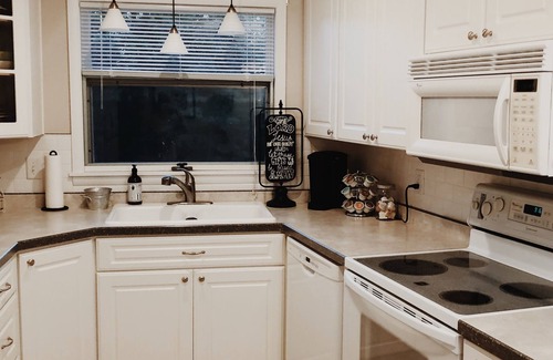 Detroit Lakes House | Northstar Haven across from Detroit Lake
