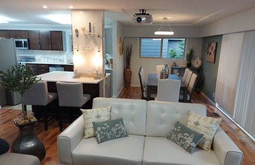 Canyon Heights House | NorthVAN Nature Living Home, 5min to town, beach, suspension bridge, river ,hike
