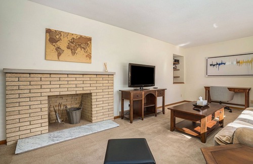 Norton Shores House | Norton Nook Vacation Villa-Family Home near Lake