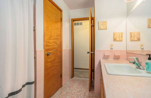 Norton Shores House | Norton Nook Vacation Villa-Family Home near Lake