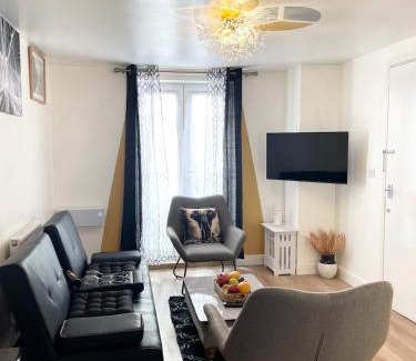 Chadwell Apartment | Norwich Delight Apartment