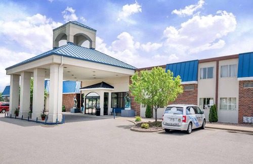 La Crosse Hotel | Norwood Inn and Suites Lacrosse - 2 Queen Bed Non Smoking