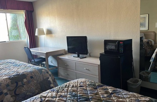 La Crosse Hotel | Norwood Inn and Suites Lacrosse - Deluxe 2 Queen Bed Non Smoking