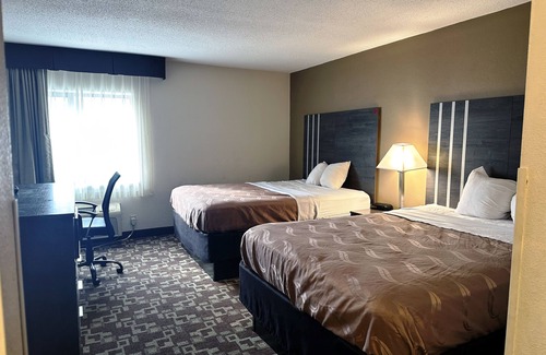 Milwaukee House | Norwood Inn Milwaukee-Standard Queen Room With Two Queen Beds