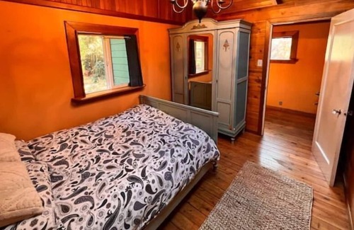 Downtown Squamish Cabin | Nostalgic Boatbuilder's Cabin in Downtown Squamish