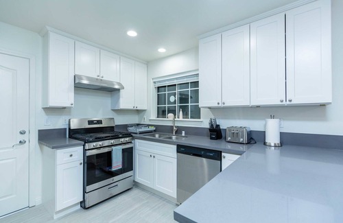 East Pasadena House | Not Affected by the Fire/elegant Pasadena Retreat Prime Comfort Awaits
