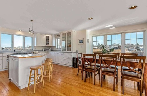 Southern Coast House | Not So Moody - Stay for 10!