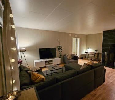 Tromso Apartment | Nothern Light - 5min Airport Parking -sea view