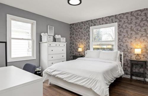 West Peoria House | Notre Maison - charming 3BD close to DT Peoria