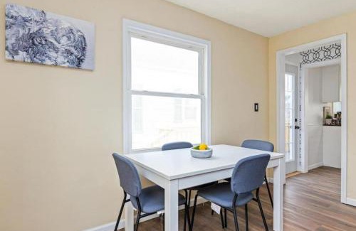 West Peoria House | Notre Maison - charming 3BD close to DT Peoria