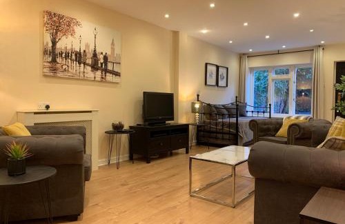 Notting Dale House | Notting Hill 3BR Townhouse with ensuite bathrooms - Ideal for families