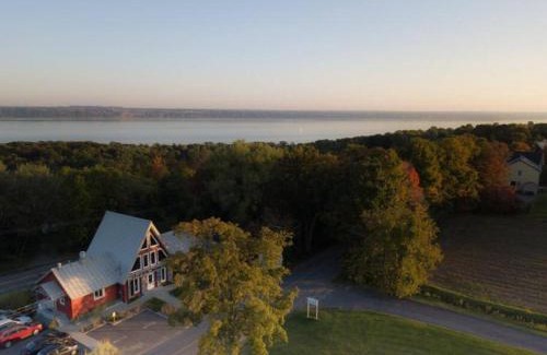 Pont-Rouge House | Nouveau - Chalet moderne - Spa, piscine & sauna!