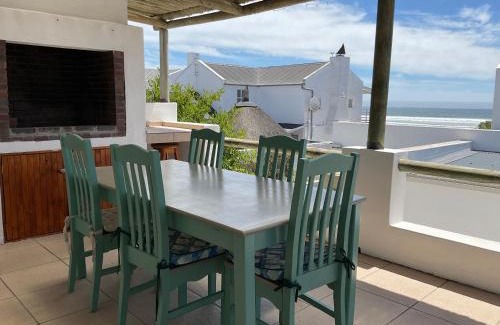 Paternoster Apartment | Nova Vida loft apartment with sea views