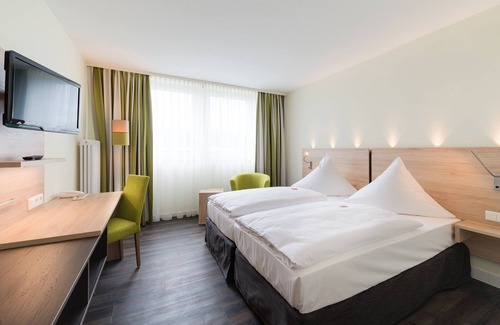 Tullnau Hotel | NOVINA HOTEL Wöhrdersee Nürnberg City