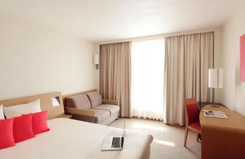 Sholinganallur Hotel | Novotel Chennai OMR