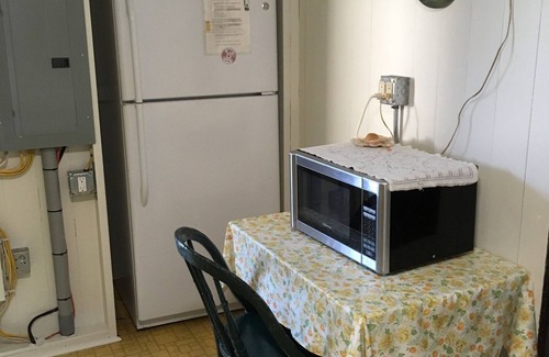 Westbrook Center Cottage | Now has TV + linens - Relaxing 4-bedroom cottage in Westbrook, CT at West Beach