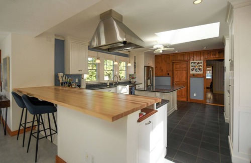 Casco House | *NOW ON SPECIAL* Exquisite Art-Filled Estate on Pleasant Lake