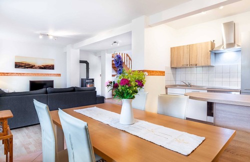 Steffenshagen Apartment | Nr. 2 - 4 Zimmer Ferienwohnung mit Kamin, Terrasse, Garten - Ostsee Bauernhof Schwalbennest OFC 15