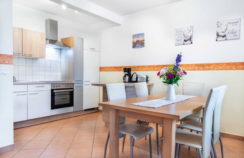 Steffenshagen Apartment | Nr. 2 - 4 Zimmer Ferienwohnung mit Kamin, Terrasse, Garten - Ostsee Bauernhof Schwalbennest OFC 15