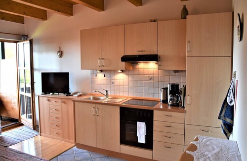 Bad Endorf Apartment | Nr. 3 Ferienwohnung, 38 qm Obergeschoss, 1 Separates Schlafzimmer