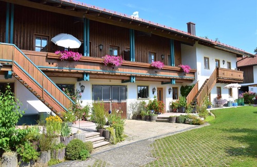 Bad Endorf Apartment | Nr. 5: Ferienwohnung, 40 qm Obergeschoss, 1 separates Schlafzimmer