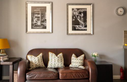 Slough Apartment | Nr WINDSOR stunning 1 bedroom self contained property in Burnham near Heathrow