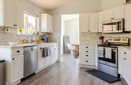 East Wenatchee House | nSpacious & Serene Getaway for Adults—Endless Fun for Kids!