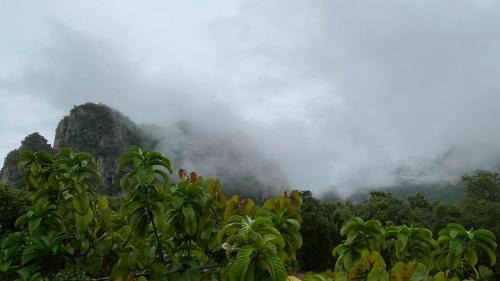 Lan Sak Resort | NUBDAO 168 Homestay