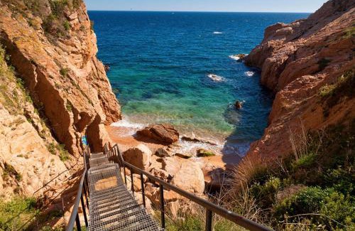 Sant Feliu de Guixols Apartment | Nuevo Luminoso Apartamento Catalina a 80 metros de la playa para 4 personas