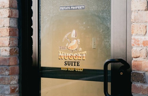 Deadwood Apartment | Nugget Suite - Main Street