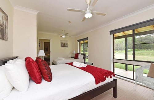 Nulkaba House | Nulkaba Escape, super central, walk to Zoo, short drive to Potters + Wineries
